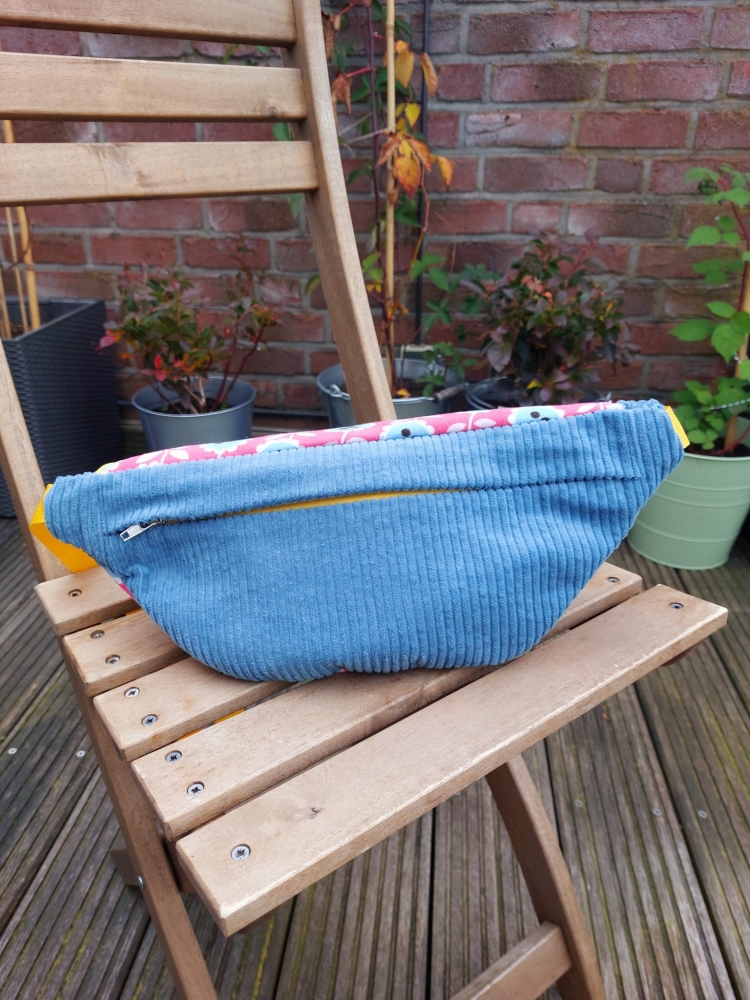 Bild 1 von Klimperklein eBook Fancy Hipbag - geräumige Colorblock-Bauchtasche mit raffiniertem Innenleben