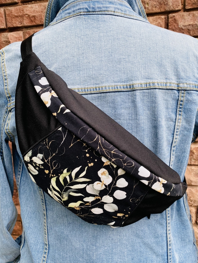 Bild 1 von Fancy Hipbag - geräumige Colorblock-Bauchtasche mit raffiniertem Innenleben