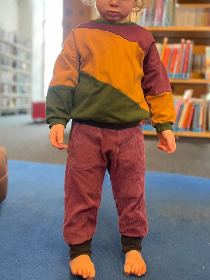 Bild 1 von Klimperklein eBook Sportlicher Sweater 104 bis 170 Schnittmuster mit 3 Teilungen Beamerdatei Ebenen