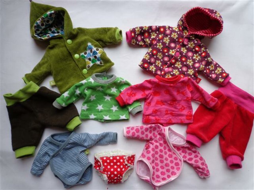 Bild 1 von Puppi zieht sich an! Schnittmuster und Anleitung für eine kleine Puppenkollektion