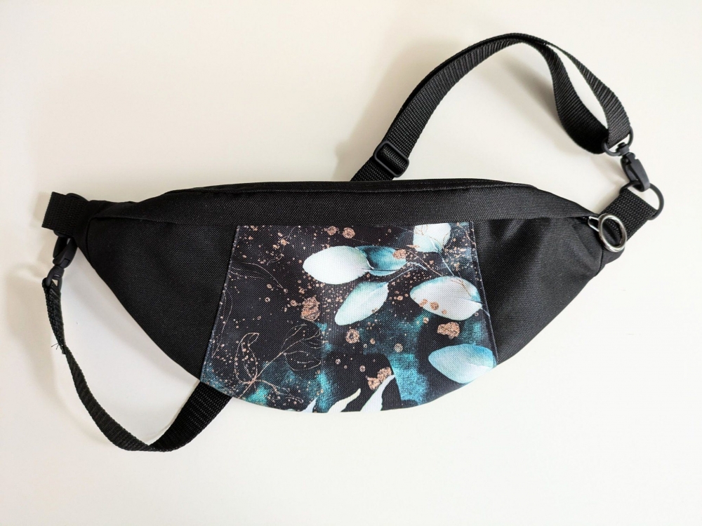 Bild 1 von Fancy Hipbag - geräumige Colorblock-Bauchtasche mit raffiniertem Innenleben