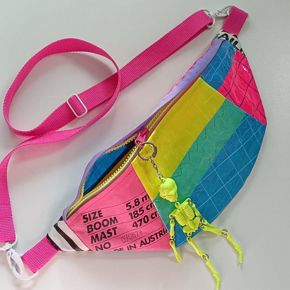 Bild 1 von Klimperklein eBook Fancy Hipbag - geräumige Colorblock-Bauchtasche mit raffiniertem Innenleben