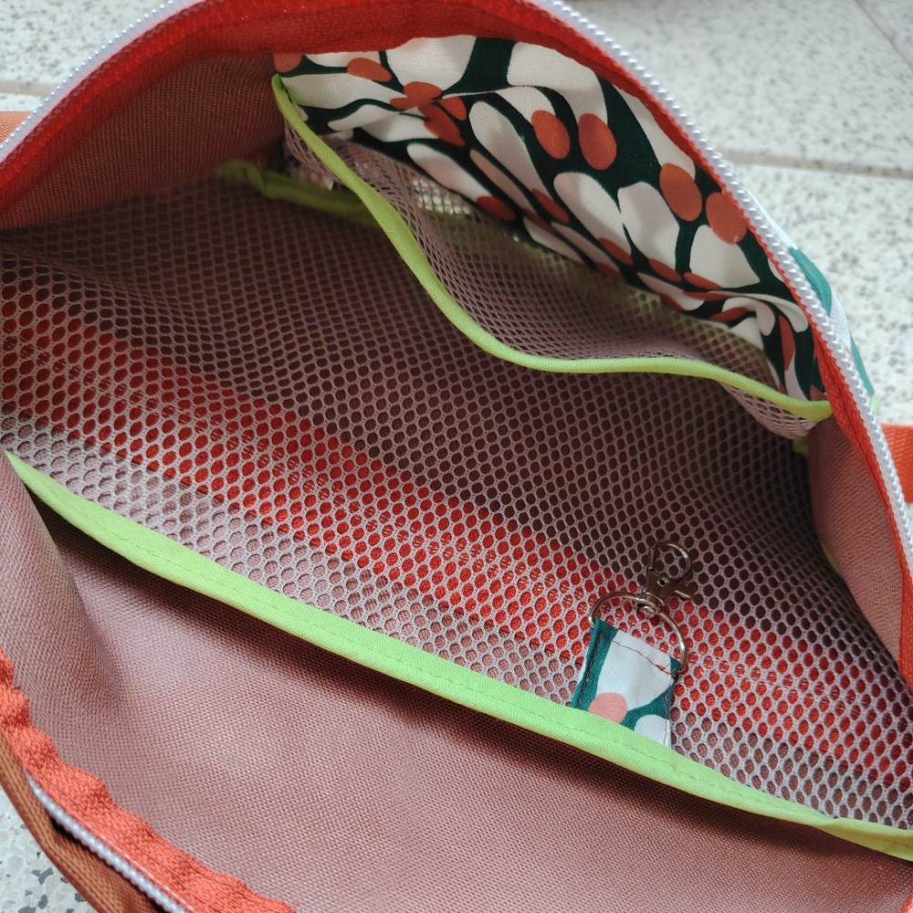 Bild 1 von Klimperklein eBook Fancy Hipbag - geräumige Colorblock-Bauchtasche mit raffiniertem Innenleben