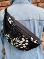 Bild 24 von Fancy Hipbag - geräumige Colorblock-Bauchtasche mit raffiniertem Innenleben