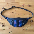 Bild 22 von Fancy Hipbag - geräumige Colorblock-Bauchtasche mit raffiniertem Innenleben
