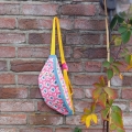 Bild 27 von Fancy Hipbag - geräumige Colorblock-Bauchtasche mit raffiniertem Innenleben